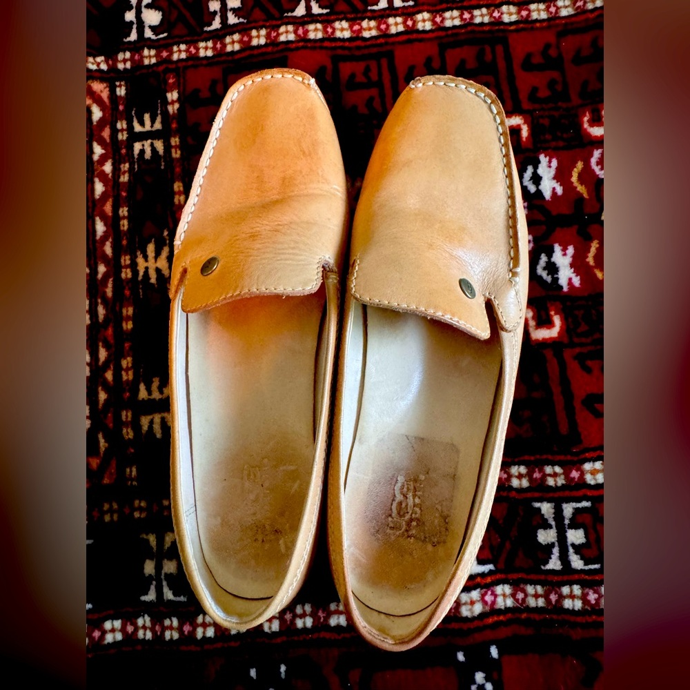 Women’s vintage UGG loafer moccasin driving shoe